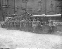 1930 Vor dem Heeresmuseum Wien Arsenal